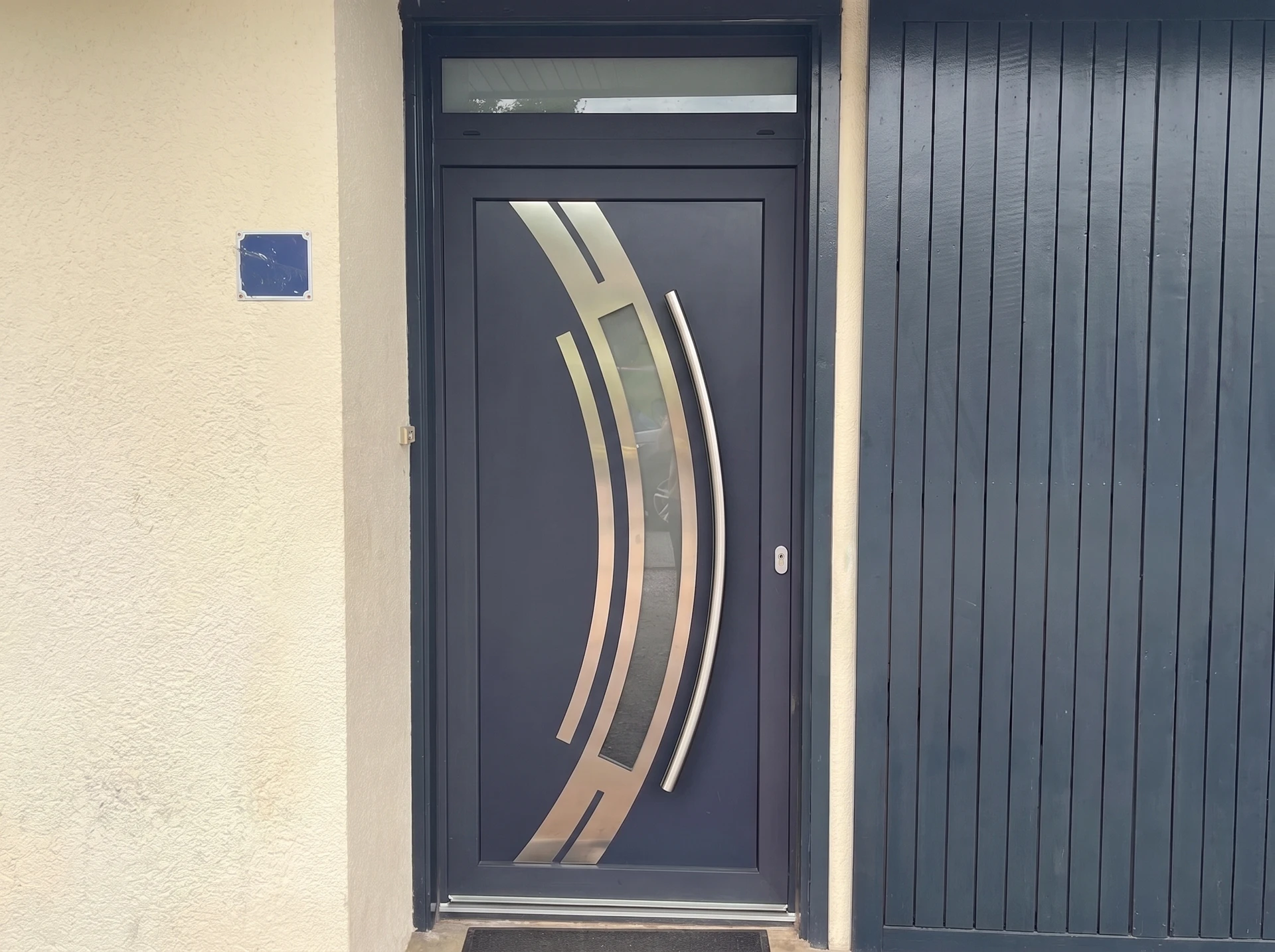 Entrée de maison moderne, extérieur